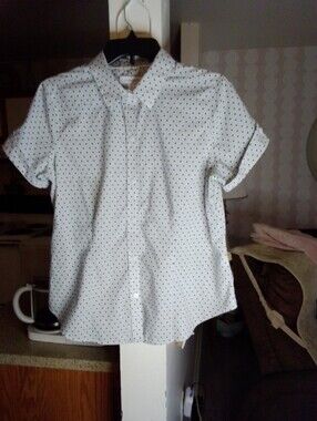 Liz Claiborne White Short-Sleeve Dot Print Button-Down Shirt, size M